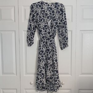 Lucky Brand 100% Silk Navy and White Floral Long Sleeve Dress, Medium.
